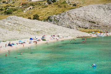 Metajna - pláž Ručica, ostrov Pag, Chorvatsko