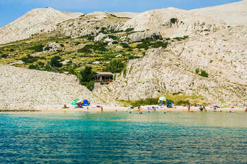 Metajna - pláž Ručica, ostrov Pag, Chorvatsko