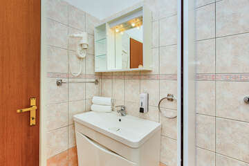 Růžové studio - apartmány Bagarić, Medići, Chorvatsko