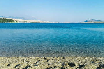 Pláž Caska, ostrov Pag, Chorvatsko 