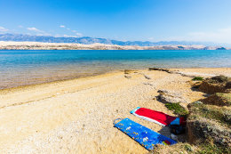 Pláž Sveti Duh, ostrov Pag, Chorvatsko