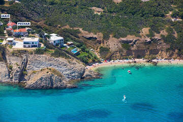Pag-Bošana - letecký pohled na písčitooblázkovou pláž, ostrov Pag, Chorvatsko
