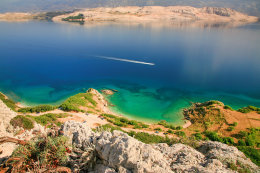 Pag-Bošana - písčitooblázková pláž, ostrov Pag, Chorvatsko