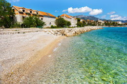 Orebič -oblázková pláž u domů Vanesa a Kiara, Pelješac, Chorvatsko