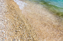 Orebič - oblázková pláž u domů Vanesa a Kiara, Pelješac, Chorvatsko