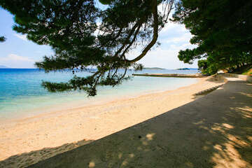 Písčitooblázková pláž Trstenica, Orebić, poloostrov Pelješac