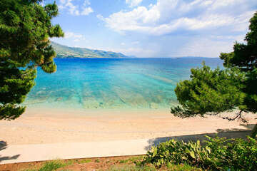 Písčitooblázková pláž Trstenica, Orebić, poloostrov Pelješac