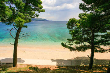 Orebić - písečná pláž Trstenica, Pelješac, Chorvatsko