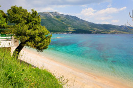 Orebić - písečná pláž Trstenica, Pelješac, Chorvatsko