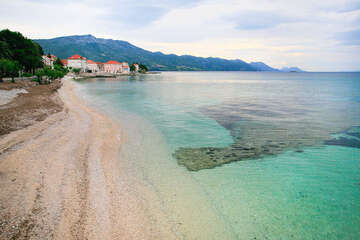 Orebič - pláž ve městě, Pelješac, Chorvatsko