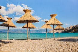 Baška - pláž Vela plaža, ostrov Krk, Chorvatsko