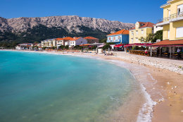 Baška - pláž Vela plaža, ostrov Krk, Chorvatsko