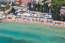 Apartmány Vuković - letecký pohled na písečnou pláž, Omiš-Duće, Chorvatsko