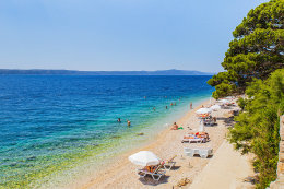 Apartmány Knez - oblázková pláž pod hotelem, Igrane, Makarská riviéra, Chorvatsko