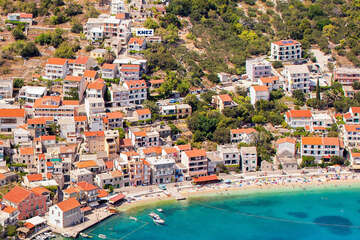 Letovisko Igrane - letecký pohled, Makarská riviéra, Chorvatsko