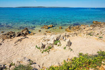 Apartmány Crnika - oblázková pláž pod domem, Mandre, ostrov Pag, Chorvatsko