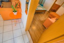 A12 - vstup z kuchyně do třetí ložnice (s komorou), apartmány Koni, Igrane, Makarská riviéra, Chorvatsko