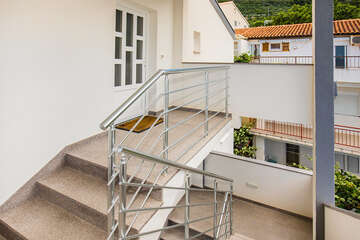 A6 - apartmány Duje - venkovní schodiště k apartmánu, Igrane, Makarská riviéra, Chorvatsko