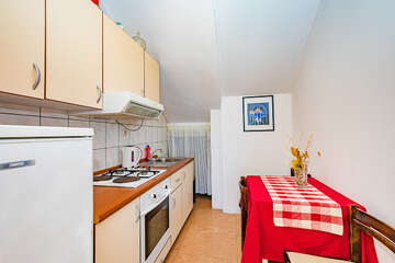 Studio A8 -  kuchyně je od pokoje oddělená viz. popis, apartmány Val, Igrane, Makarská riviéra, Chorvatsko