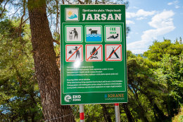 Letovisko Igrane - západní FKK pláže, letecký pohled, Makarská riviéra, Chorvatsko