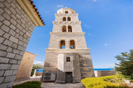 Letovisko Igrane - zvonice Panny Marie Růžencové, Makarská riviéra, Chorvatsko