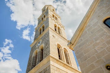 Letovisko Igrane - zvonice Panny Marie Růžencové, Makarská riviéra, Chorvatsko