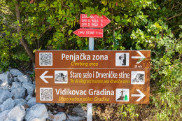 Gradina - informační ukazatele, Makarská riviéra, Chorvatsko