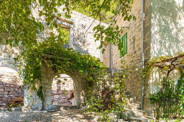 Drvenik Staro selo - původní vesnice, Makarská riviéra, Chorvatsko