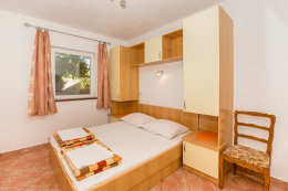 I-2, apartmány Nikola, Gradac, Chorvatsko