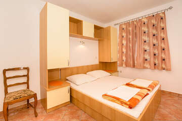 I-2, apartmány Nikola, Gradac, Chorvatsko