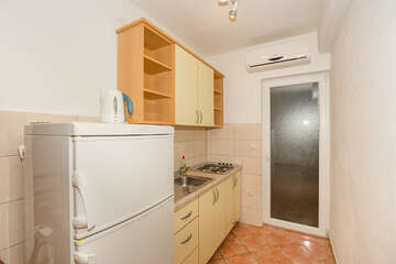 I-2, apartmány Nikola, Gradac, Chorvatsko