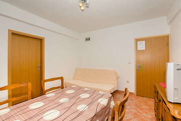 I-2, apartmány Nikola, Gradac, Chorvatsko