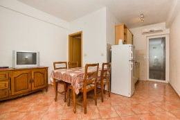 I-2, apartmány Nikola, Gradac, Chorvatsko