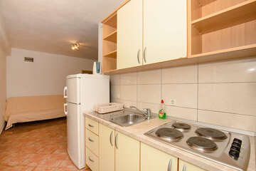 I-2, apartmány Nikola, Gradac, Chorvatsko