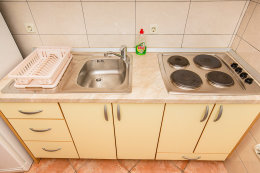 I-2, apartmány Nikola, Gradac, Chorvatsko