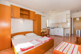 I-4B, apartmány Nikola, Gradac,Chorvatsko