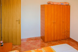 P-2B, apartmány Nikola, Gradac,Chorvatsko