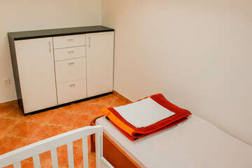 P-2B, apartmány Nikola, Gradac,Chorvatsko