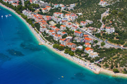 Tučepi - letecký pohled, Makarská riviéra, Chorvatsko