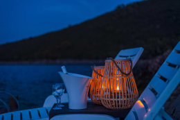 Apartmány Petar - večení zátiší před domem, severní zátoky ostrova Hvaru, Chorvatsko