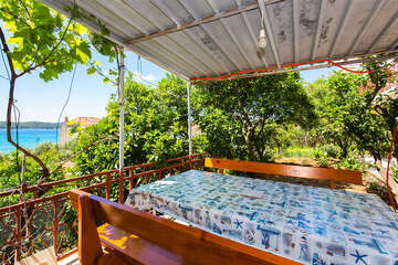 Apartmány Vanesa - společné venkovní posezení, Orebić, poloostrov Pelješac, Chorvatsko