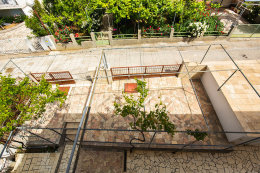 Apartmány Vanesa - parkoviště u domu, Orebić, poloostrov Pelješac, Chorvatsko