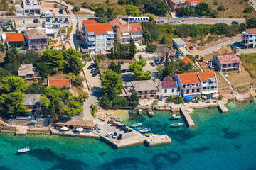 Apartmány Bracera - letecký pohled, Stará Novalja, ostrov Pag, Chorvatsko