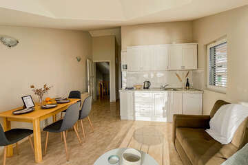 Apartmán typu VMB pro 3–4 osoby, s balkónem s výhledem na moře, Milna, ostrov Brač, Chorvatsko