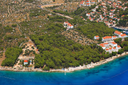 Apartmány Illyrian Resort - letecký pohled, Milna, ostrov Brač, Chorvatsko