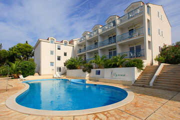 Apartmány Illyrian Resort - bazén, Milna, ostrov Brač, Chorvatsko