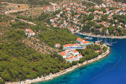 Apartmány Illyrian Resort - letecký pohled, Milna, ostrov Brač, Chorvatsko