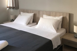 Apartmán typu BVB pro 3–4 osoby s bočním výhledem na bazén, Milna, ostrov Brač, Chorvatsko