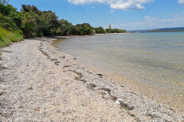 Letovisko Kraj - pláže pod mobilhome Kraj, ostrov Pašman, Chorvatsko