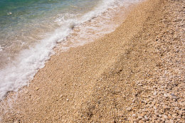 Mobilhome Blato - oblázková pláž, detail, Živogošće - Blato, Makarská riviéra, Chorvatsko